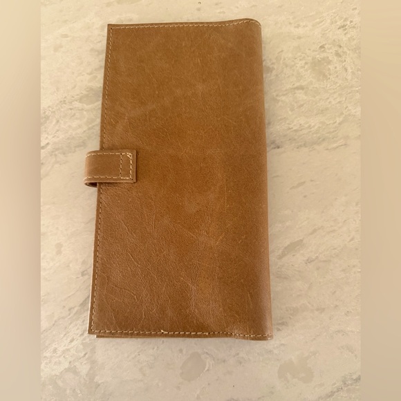 Passport Travel Wallet Made of Soft Leather NWOT Zippered Pocket, Inside Sleeve - Picture 2 of 5